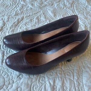 Clark’s Artisan burgundy croc print 3” heels Size 8.5 1/2 inch platform Like new